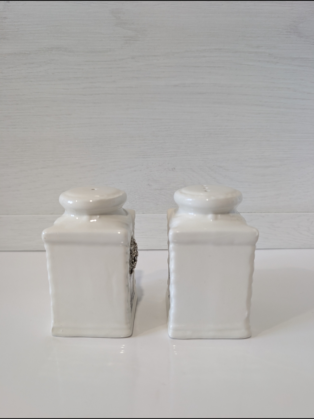 NIVISI Classic Elegance Ceramic Salt and Pepper Shakers Set Crystal Medallion - Picture 5 of 12